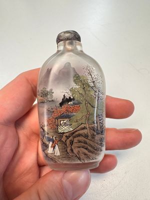 Six Chinese famille rose, enamelled copper and inside-painted glass snuff bottles, various signatures, Qianlong mark, 19/20th C. — photo 46