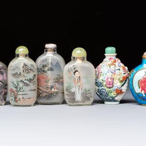 Six Chinese famille rose, enamelled copper and inside-painted glass snuff bottles, various signatures, Qianlong mark, 19/20th C. — photo 1
