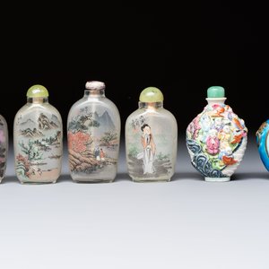 Six Chinese famille rose, enamelled copper and inside-painted glass snuff bottles, various signatures, Qianlong mark, 19/20th C. — photo 2