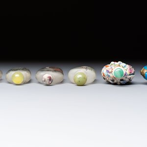 Six Chinese famille rose, enamelled copper and inside-painted glass snuff bottles, various signatures, Qianlong mark, 19/20th C. — photo 6