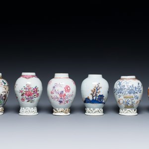Six Chinese famille rose, Imari-style and iron-red-decorated tea caddies, Yongzheng/Qianlong — photo 2