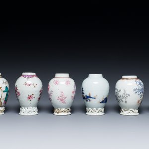 Six Chinese famille rose, Imari-style and iron-red-decorated tea caddies, Yongzheng/Qianlong — photo 3