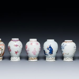 Six Chinese famille rose, Imari-style and iron-red-decorated tea caddies, Yongzheng/Qianlong — photo 5