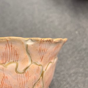 Six Chinese famille rose lotus-molded cups and saucers, Yongzheng — 照片 13