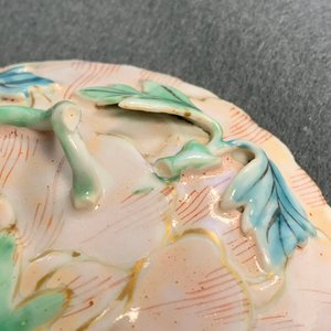 Six Chinese famille rose lotus-molded cups and saucers, Yongzheng — 照片 19