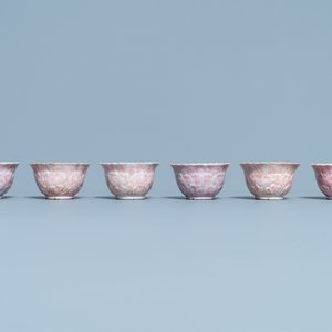 Six Chinese famille rose lotus-molded cups and saucers, Yongzheng — 照片 4