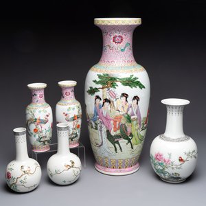 Six Chinese famille rose vases, 20th C. — 照片 1