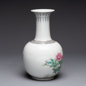 Six Chinese famille rose vases, 20th C. — 照片 11