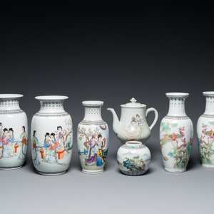 Six Chinese famille rose vases and a covered teapot, 20th C. — 照片 1