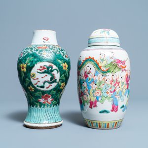 Six Chinese famille rose vases and various wooden stands and covers, 19/20th C. — 照片 10