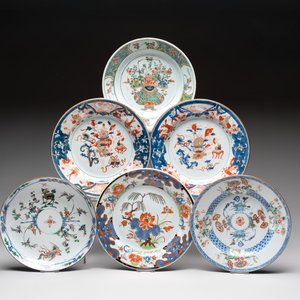 Six Chinese famille verte and Imari-style plates, Kangxi/Yongzheng — foto 1