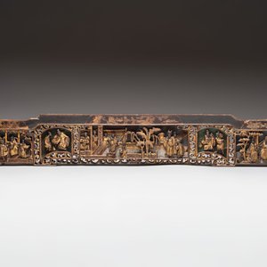 Six Chinese gilt-lacquered carved wooden panels with narrative design, 19th C. — 照片 4