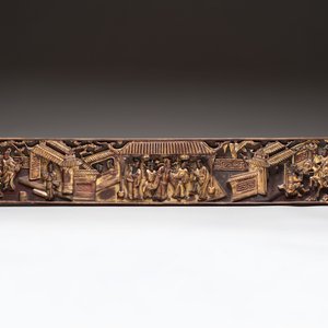 Six Chinese gilt-lacquered carved wooden panels with narrative design, 19th C. — 照片 5