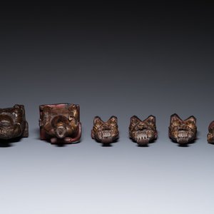 Six Chinese gilt-lacquered wooden sculptures of dignitaries and a guard, Ming and later — photo 7