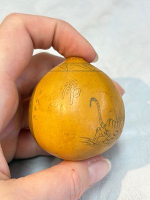 Six Chinese gourd cricket cages and seven carved gourds, 20th C. — photo 72