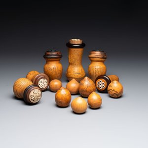 Six Chinese gourd cricket cages and seven carved gourds, 20th C. — photo 1