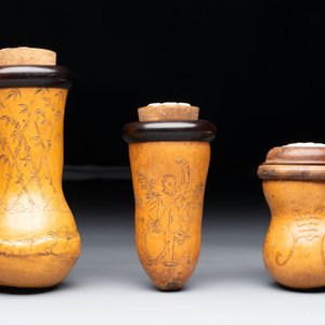 Six Chinese gourd cricket cages and seven carved gourds, 20th C. — photo 4