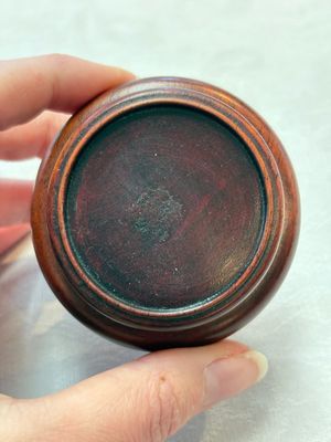 Six Chinese green-glazed wares, with four wooden stands, Chenghua mark, 19/20th C. — foto 37