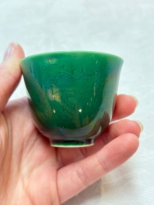 Six Chinese green-glazed wares, with four wooden stands, Chenghua mark, 19/20th C. — foto 5