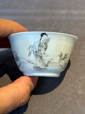 Six Chinese grisaille cups and saucers with Magu and a servant, Yongzheng/Qianlong — 照片 2