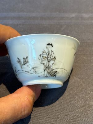 Six Chinese grisaille cups and saucers with Magu and a servant, Yongzheng/Qianlong — 照片 3