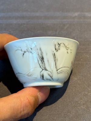 Six Chinese grisaille cups and saucers with Magu and a servant, Yongzheng/Qianlong — 照片 4