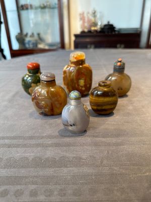 Six Chinese hardstone and agate snuff bottles, 19/20th C. — photo 1