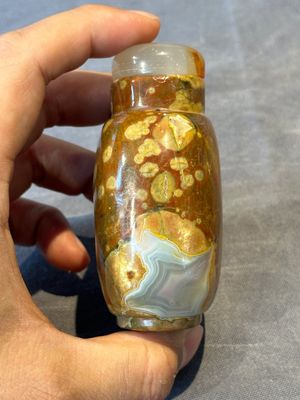 Six Chinese hardstone and agate snuff bottles, 19/20th C. — photo 41