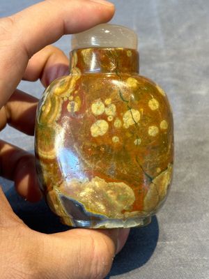 Six Chinese hardstone and agate snuff bottles, 19/20th C. — photo 42