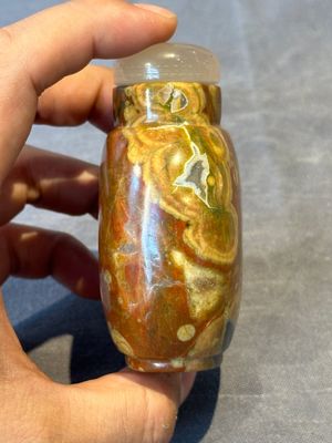 Six Chinese hardstone and agate snuff bottles, 19/20th C. — photo 43
