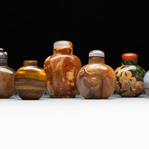 Six Chinese hardstone and agate snuff bottles, 19/20th C. — photo 1