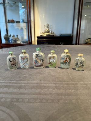 Six Chinese inside-painted glass snuff bottles, 20th C. — foto 1