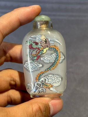 Six Chinese inside-painted glass snuff bottles, 20th C. — foto 24
