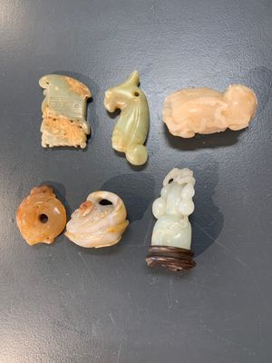 Six Chinese jade and agate carvings, 19th C. — photo 1