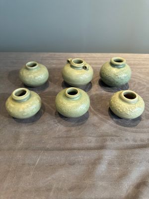 Six Chinese Longquan celadon jarlets with incised floral design, Yuan/Ming — photo 1