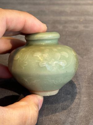 Six Chinese Longquan celadon jarlets with incised floral design, Yuan/Ming — photo 2