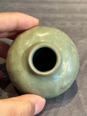Six Chinese Longquan celadon jarlets with incised floral design, Yuan/Ming — photo 21
