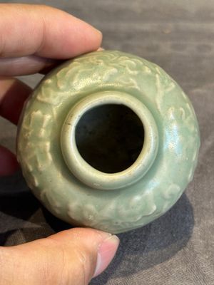 Six Chinese Longquan celadon jarlets with incised floral design, Yuan/Ming — photo 26