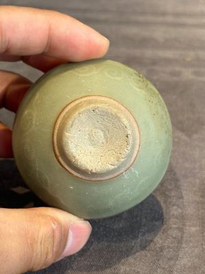 Six Chinese Longquan celadon jarlets with incised floral design, Yuan/Ming — photo 6