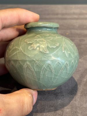 Six Chinese Longquan celadon jarlets with incised floral design, Yuan/Ming — photo 7
