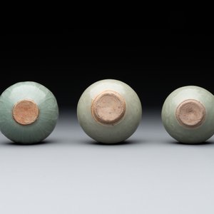 Six Chinese Longquan celadon jarlets with incised floral design, Yuan/Ming — photo 12