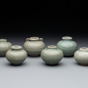 Six Chinese Longquan celadon jarlets with incised floral design, Yuan/Ming — photo 2