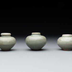 Six Chinese Longquan celadon jarlets with incised floral design, Yuan/Ming — photo 3