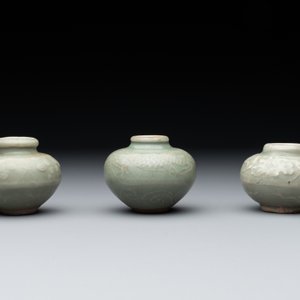 Six Chinese Longquan celadon jarlets with incised floral design, Yuan/Ming — photo 4