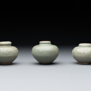 Six Chinese Longquan celadon jarlets with incised floral design, Yuan/Ming — photo 5
