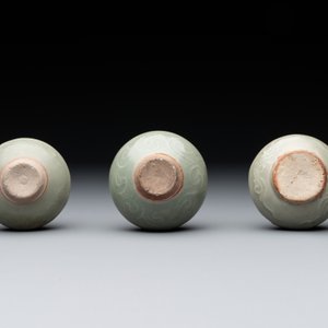 Six Chinese Longquan celadon jarlets with incised floral design, Yuan/Ming — photo 7