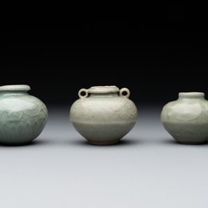 Six Chinese Longquan celadon jarlets with incised floral design, Yuan/Ming — photo 10