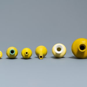 Six Chinese monochrome yellow vases, 19/20th C. — 照片 6