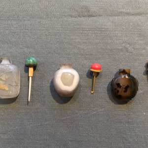 Six Chinese needle quartz and agate snuff bottles, 19/20th C. — photo 9