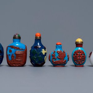 Six Chinese overlay glass snuff bottles, 19/20th C. — 照片 1